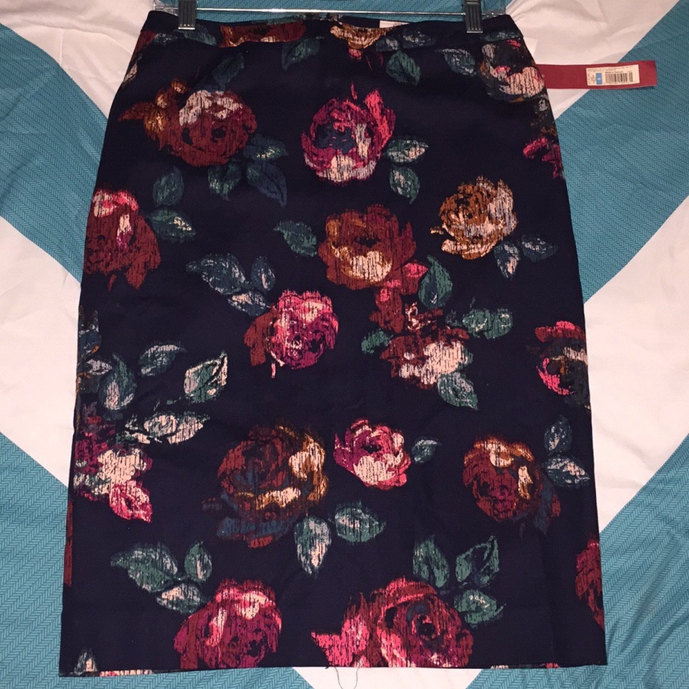 Navy blue floral skirt with pockets!